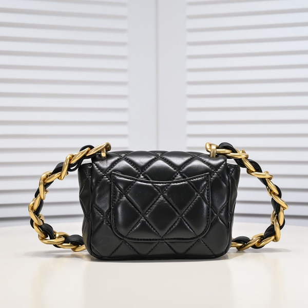 シャネルバッグ側面デザイン